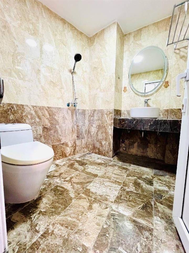 Bích hồng 0906 251 *** chính chủ gửi bán nhà đê la thành dt 36m2 5 tầng mt4,3m. giá 10,6 tỷ