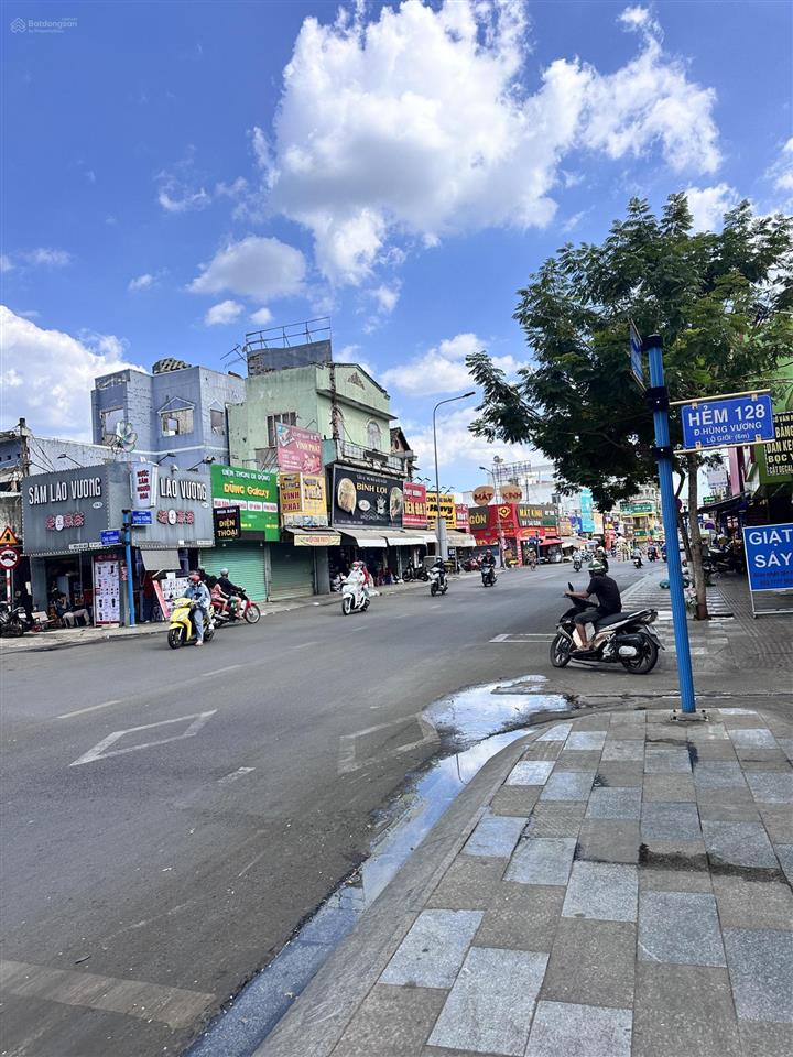 Mặt tiền nhựa chính, đường thông ra trung tâm đẹp. kinh doanh thoải mái