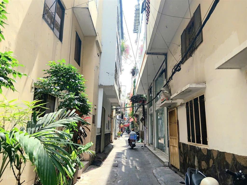 Hàng hiếm  bán nhà căn góc 4 tầng cao đạt  chỉ 6.8 tỷ