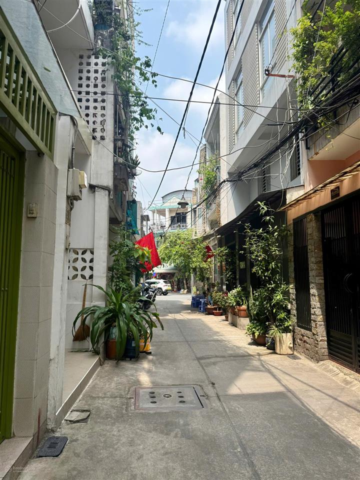 Chỉ 9,6 tỷ bạn có thể sở hữu ngay nhà trung tâm quận 3, cách mặt tiền chỉ 10m