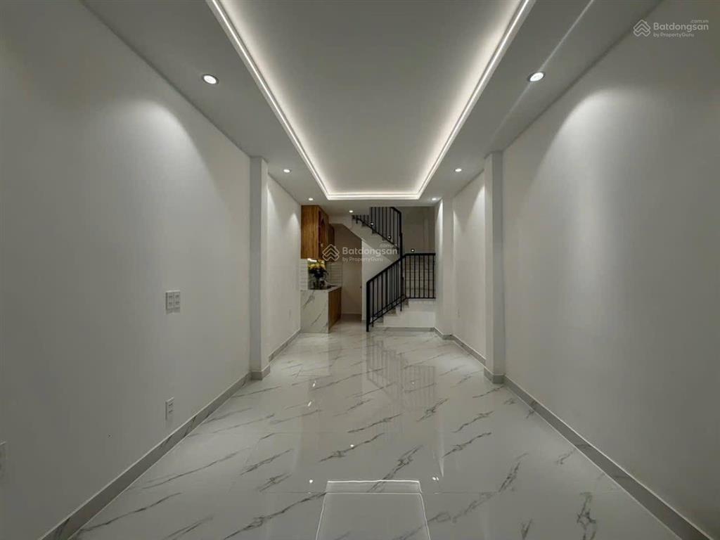 Chỉ 9,6 tỷ bạn có thể sở hữu ngay nhà trung tâm quận 3, cách mặt tiền chỉ 10m