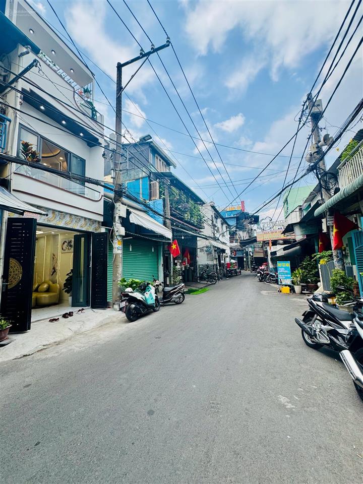 * bán nhà dương bá trạc quận 8 3 tầng + sân thượng full nội thất ô tô tới cửa  chỉ 6.58 tỷ *