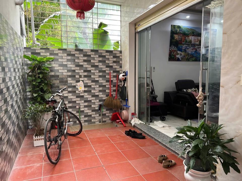 NHÀ 3 TẦNG ĐỘC LẬP GẦN CHỢ LŨNG HOA – SÂN CỔNG RIÊNG – GIÁ CHỈ 2,48 TỶ