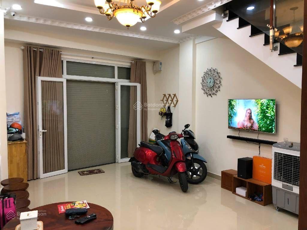 Nhà ngay giga mall thủ đức xe tải đỗ cửa 4 tầng chỉ nhỉnh 8 tỷ