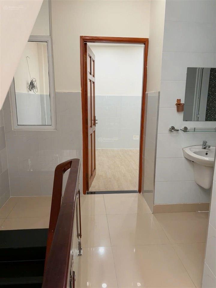 Nhà đẹp 3 tầng  đường ô tô  gần mt quốc lộ 13  nhà khu hàng xóm vạn phúc city ngang 5.2m