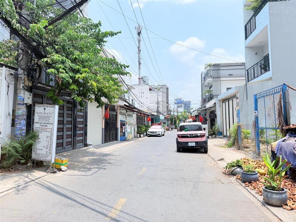 Nhà đẹp 3 tầng  đường ô tô  gần mt quốc lộ 13  nhà khu hàng xóm vạn phúc city ngang 5.2m