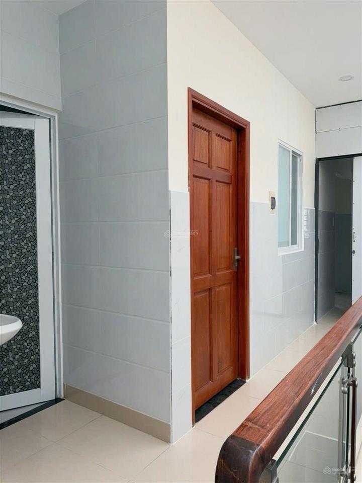 Nhà đẹp 3 tầng  đường ô tô  gần mt quốc lộ 13  nhà khu hàng xóm vạn phúc city ngang 5.2m
