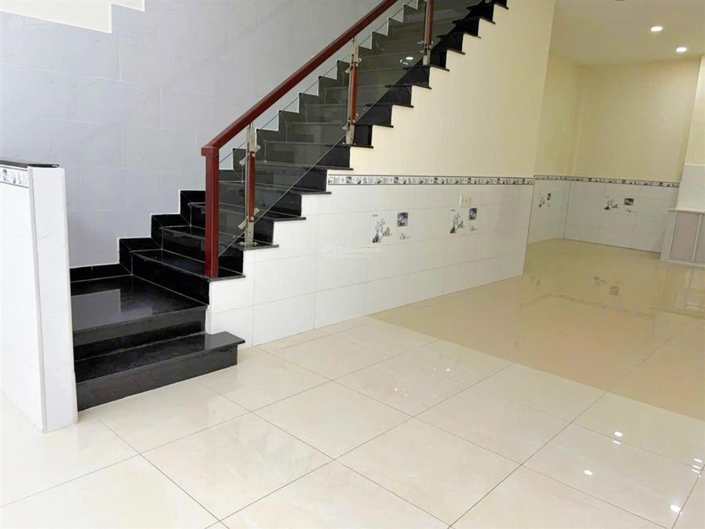 Nhà đẹp 3 tầng  đường ô tô  gần mt quốc lộ 13  nhà khu hàng xóm vạn phúc city ngang 5.2m