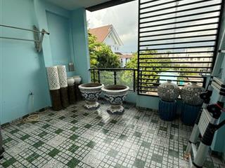 Nhà đẹp đối diện kdt vạn phúc, hxh quay đầu  1 trệt 2 lầu hoàn công tiện di chuyển mọi nẻo đường