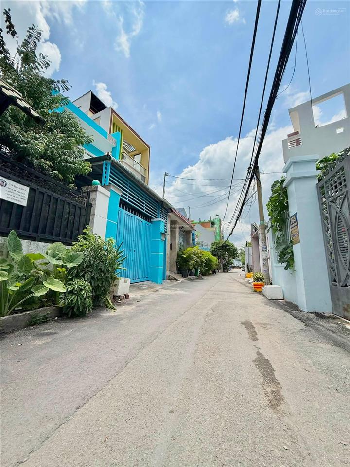 Nhà ngay gigamall  xe hơi đậu cửa, chỉ 3 tỷ 85. nhà 2 tầng, 2pn  2wc, khu phân lô đẹp dân trí