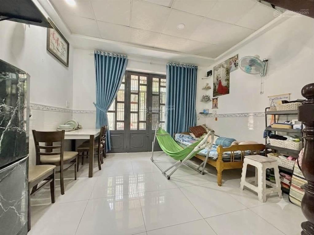 Nhà ngay gigamall  xe hơi đậu cửa, chỉ 3 tỷ 85. nhà 2 tầng, 2pn  2wc, khu phân lô đẹp dân trí
