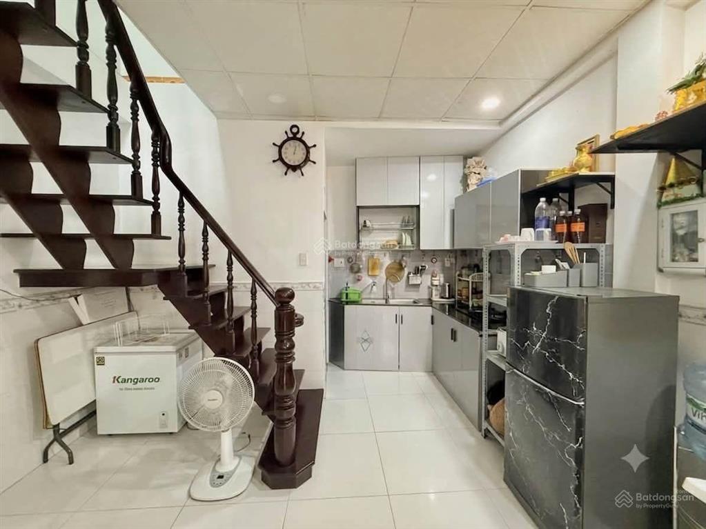 Nhà ngay gigamall  xe hơi đậu cửa, chỉ 3 tỷ 85. nhà 2 tầng, 2pn  2wc, khu phân lô đẹp dân trí