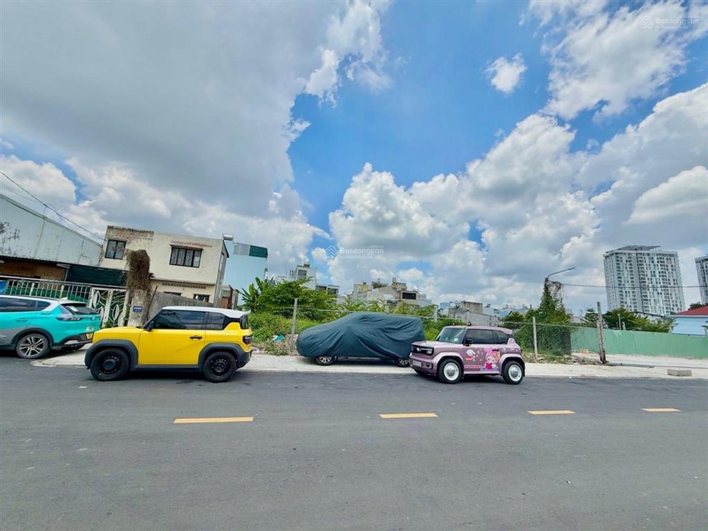 Đối diện vạn phúc city ngang 5.2m lô góc 2 mặt tiền hướng đông nam mát mẻ hẻm xe hơi thông