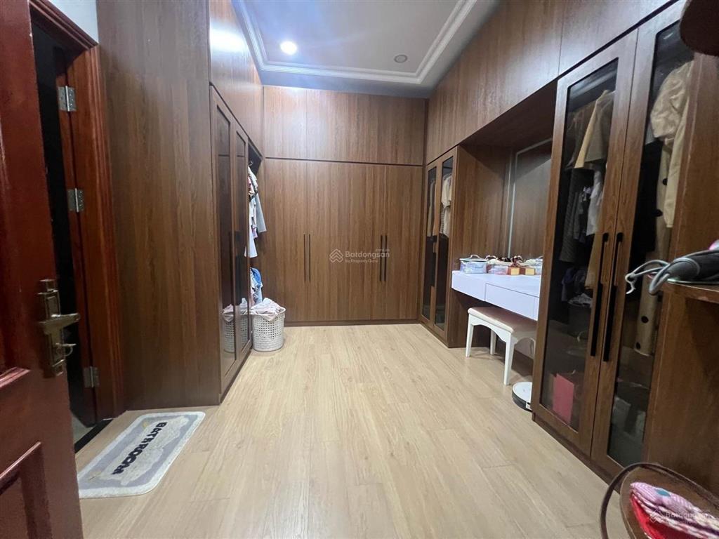 Biệt thự mặt tiền gỗ cao cấp hiệp bình thủ đức ngang 5x23 3 tầng đúc kiên cố nội thất tiền tỷ