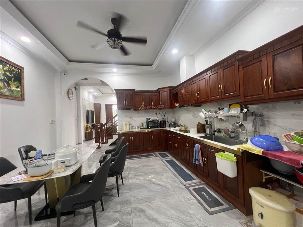 Biệt thự mặt tiền gỗ cao cấp hiệp bình thủ đức ngang 5x23 3 tầng đúc kiên cố nội thất tiền tỷ
