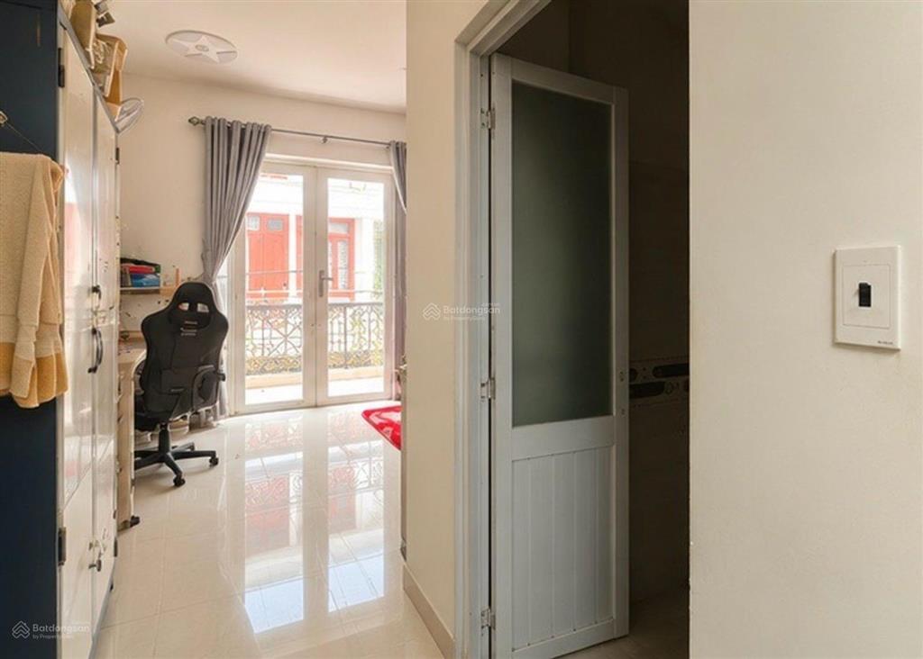 Nhà đẹp kdc hồng long nhà 4 tầng, có dòng tiền 13 triệu/tháng hẻm xe hơi thông.