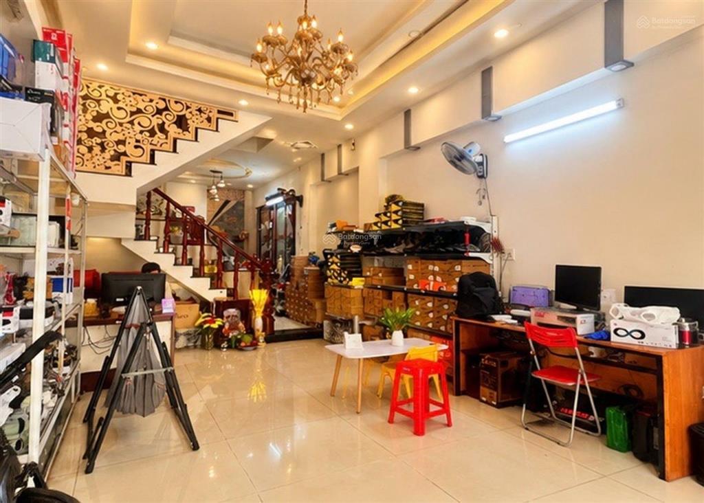 Nhà đẹp kdc hồng long nhà 4 tầng, có dòng tiền 13 triệu/tháng hẻm xe hơi thông.