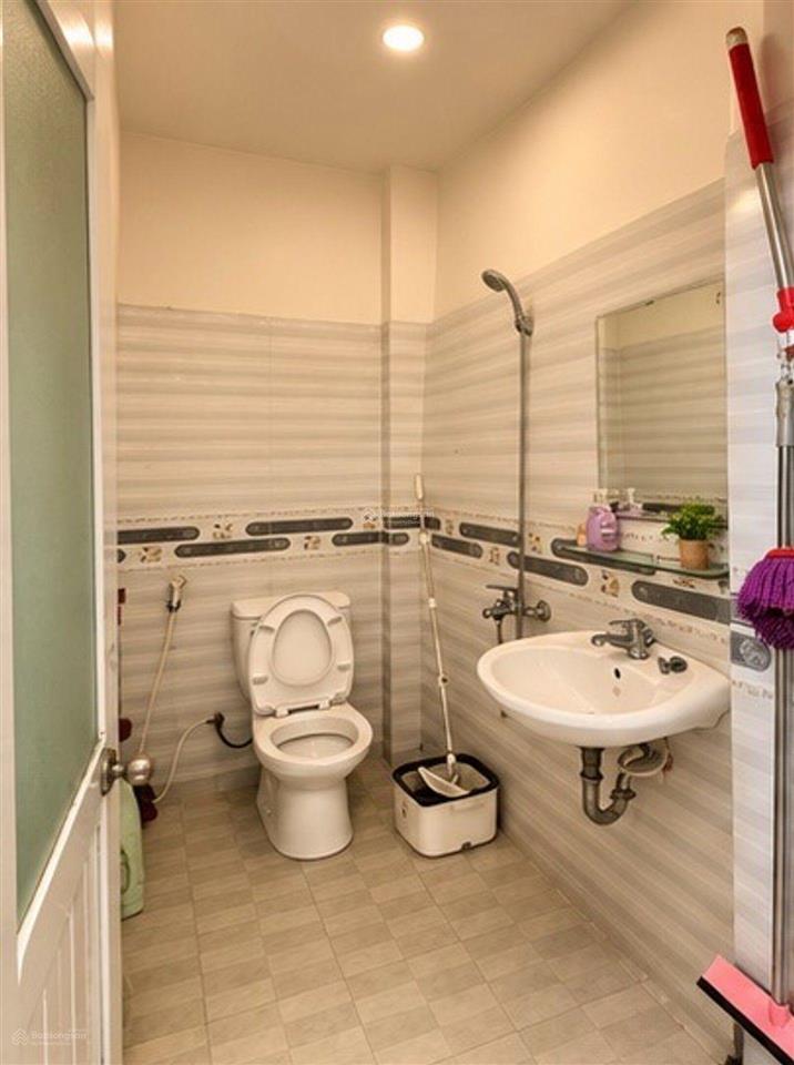 Nhà đẹp kdc hồng long nhà 4 tầng, có dòng tiền 13 triệu/tháng hẻm xe hơi thông.