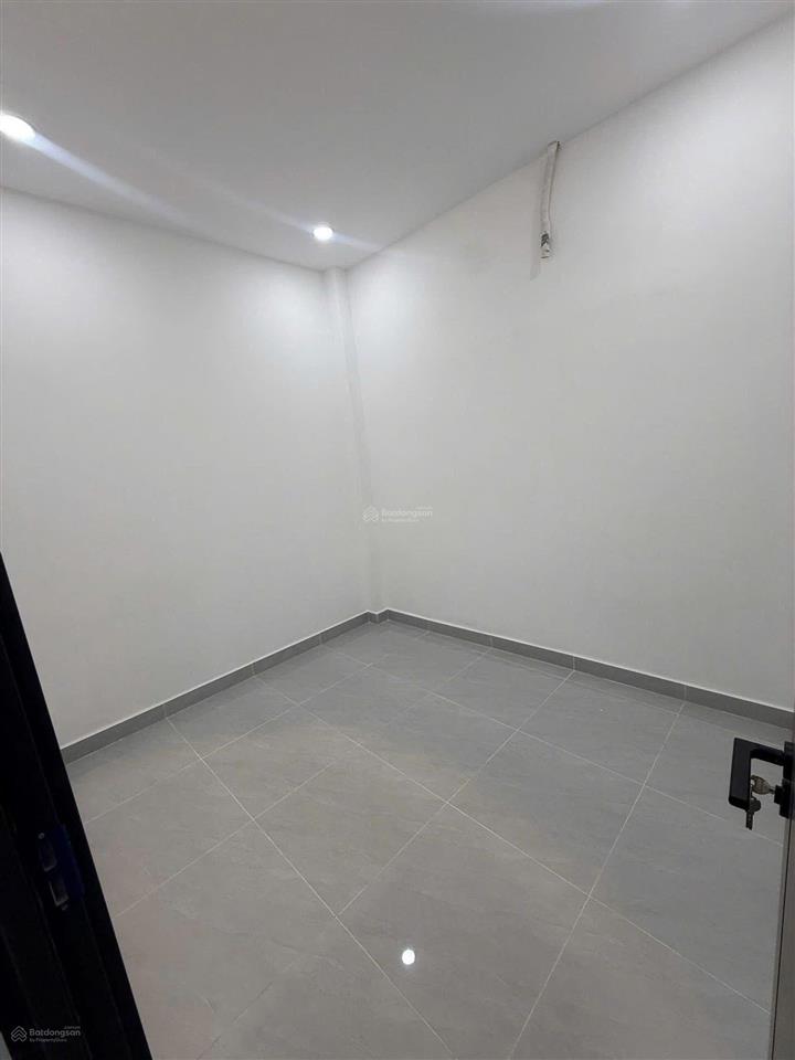 Cho thuê nhà mới xây sát cầu phú xuân 3 phòng ngủ