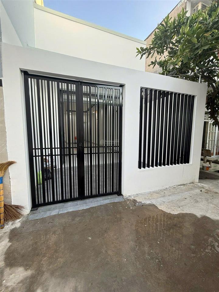 Cho thuê nhà mới xây sát cầu phú xuân 3 phòng ngủ