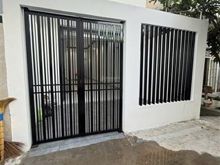 Cho thuê nhà mới xây sát cầu phú xuân 3 phòng ngủ