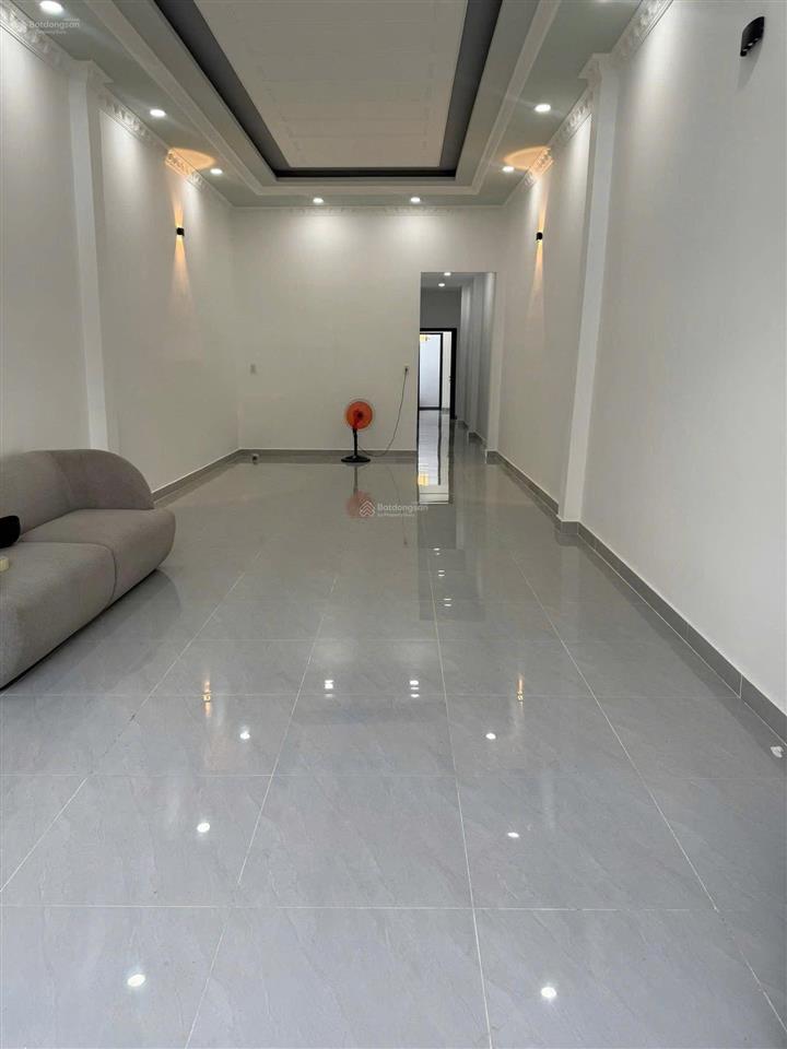Cho thuê nhà mới xây sát cầu phú xuân 3 phòng ngủ