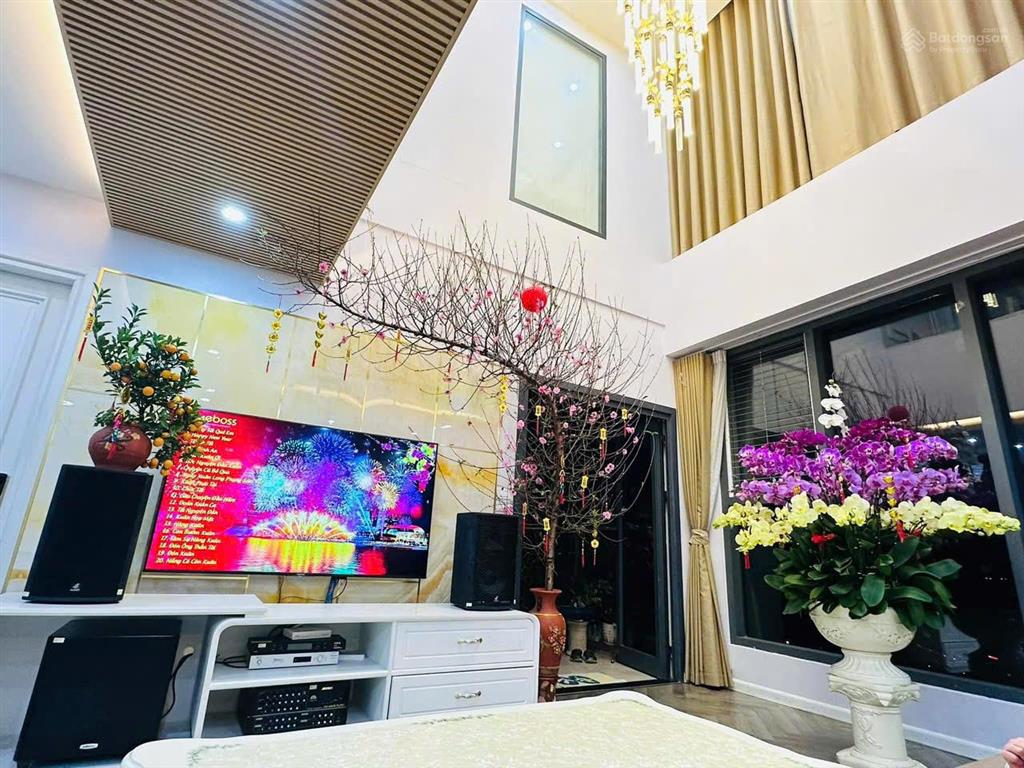 Bán gấp ch royal city nguyễn trãi dt 137m 3pn full nt sđcc tầng trung hướng đn 20 tỷ o971o85383