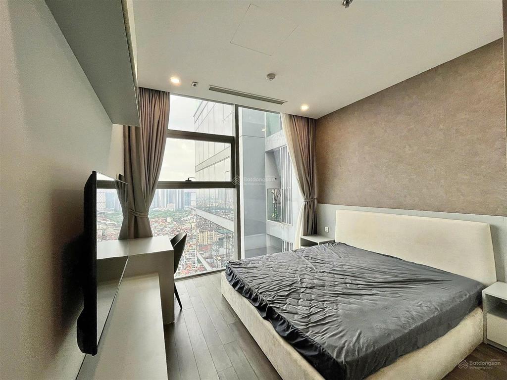 Bán gấp ch cầu giấy center point dt 75m2 2pn full nt sđcc tầng trung hướng mát 7,9 tỷ o971085383