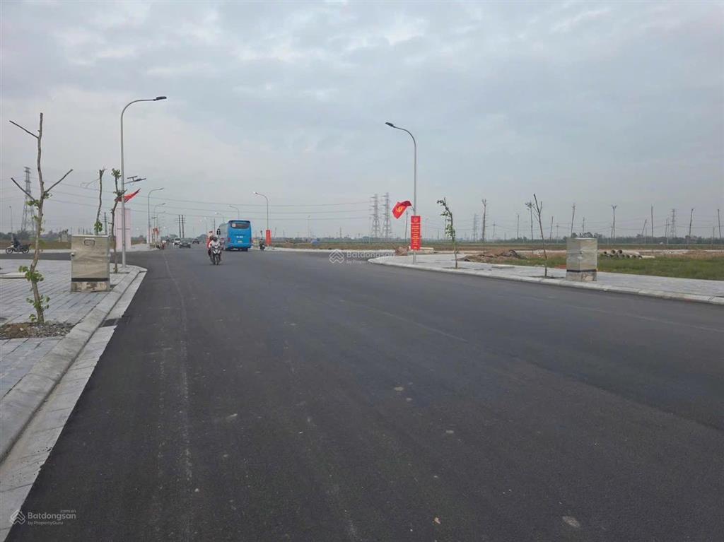 Công nghiệp telin kim bài, chủ gửi bán gấp lô cn dt  2000m2 giá chỉ 9tr/m2.  0905 021 ***