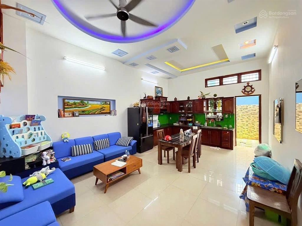 Đang bán nhà 1t+2l hẻm 2 oto tránh nhau  mua xong chỉ xách vali vào là ở nhà kiên cố  vt