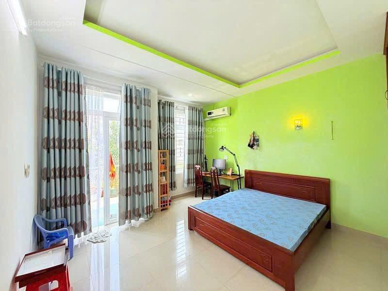 Đang bán nhà 1t+2l hẻm 2 oto tránh nhau  mua xong chỉ xách vali vào là ở nhà kiên cố  vt