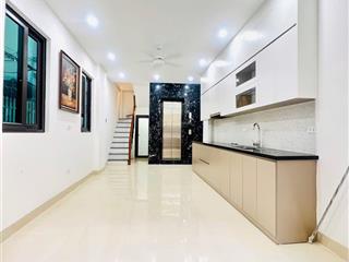Cầu giấy trung tâm thang máy ô tô đỗ