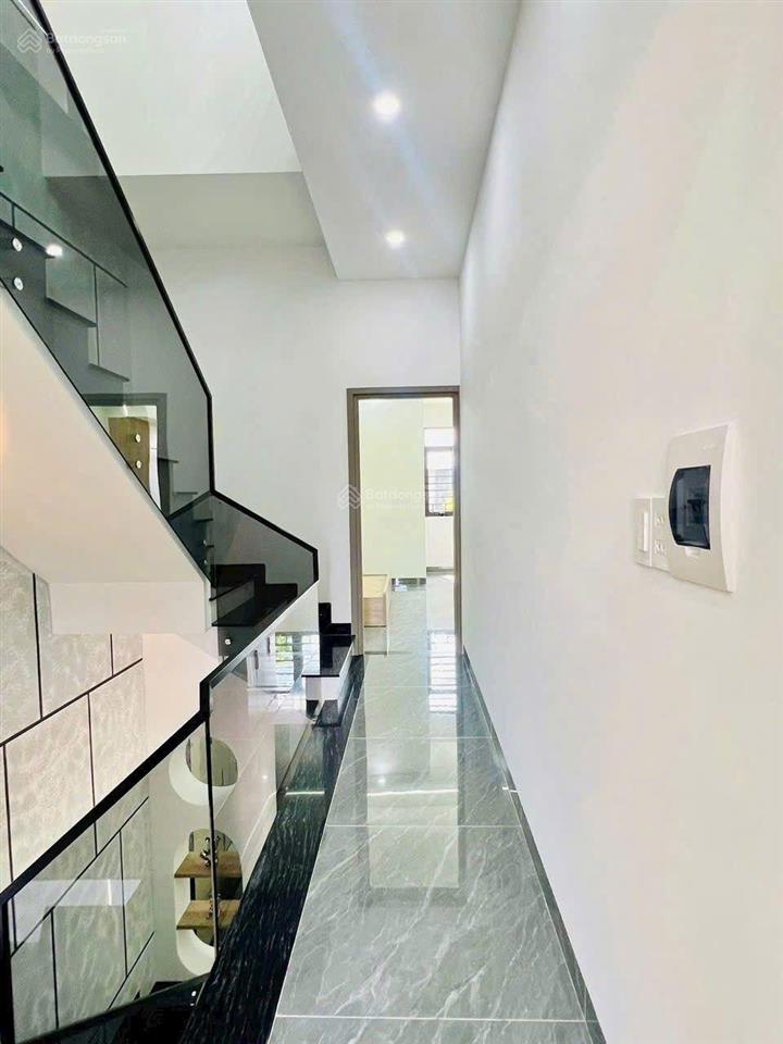 Nhà chính chủ cắt lỗ 300tr, bán nhanh chỉ 2ty050 (sổ hồng riêng) ngay cổng kcn vsip 3