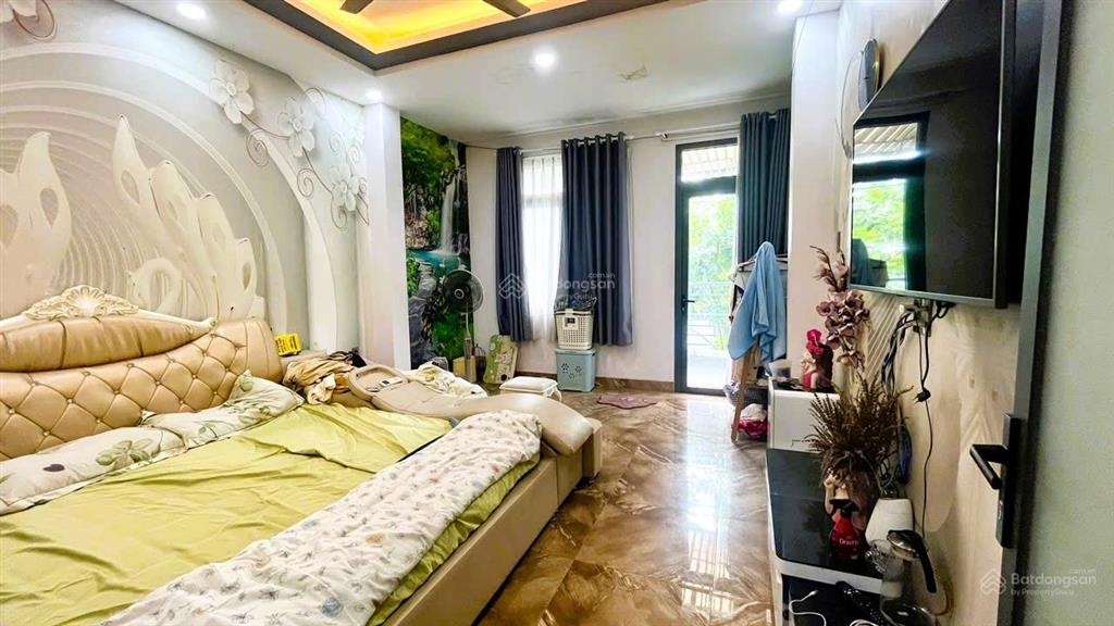 Mặt tiền đường 16m, nhà 4tầng+sân thượng 5pn, tặng full nội thất, ở ngay, chỉ 5.1tỷ rẻ nhất khu vực