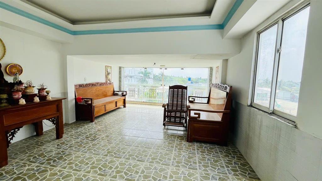 Nhà mặt tiền đường nhựa  ngang 4.5m  4 tầng, 4pn  kinh doanh tốt  chỉ 4.6 tỷ