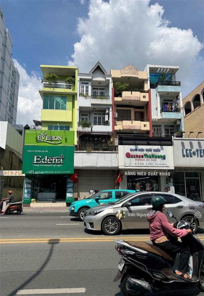 Bán nhà mặt tiền ngay trần hưng đạo q1 cách chợ bến thành 1km, 50m2 3 tầng. chỉ 17 tỷ