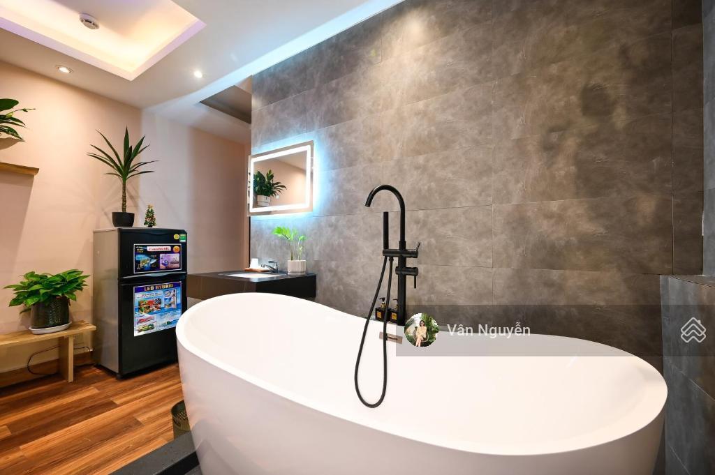 Bán chdv hàm nghi cách chợ bến thành 500m quận 1, 4.5x17m 5 tầng 9p hđt 660 triệu/n