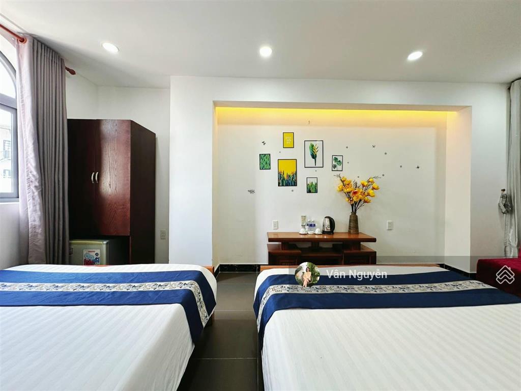 Bán 307 nguyễn văn trỗi  tòa hầm 5 tầng  7.2x16m  hđt 120 triệu/th cách sân bay 2km