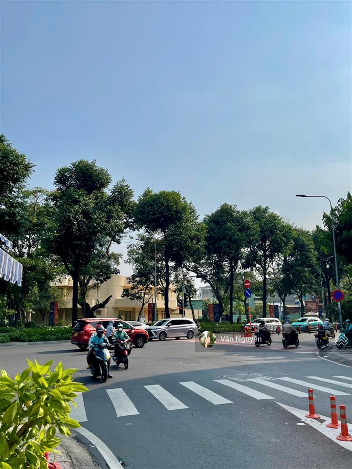 Bán nhà mặt tiền ngang 5.6m nguyễn đình chiểu (2 chiều) q3, cn 131m2, hđt 1 tỷ/n