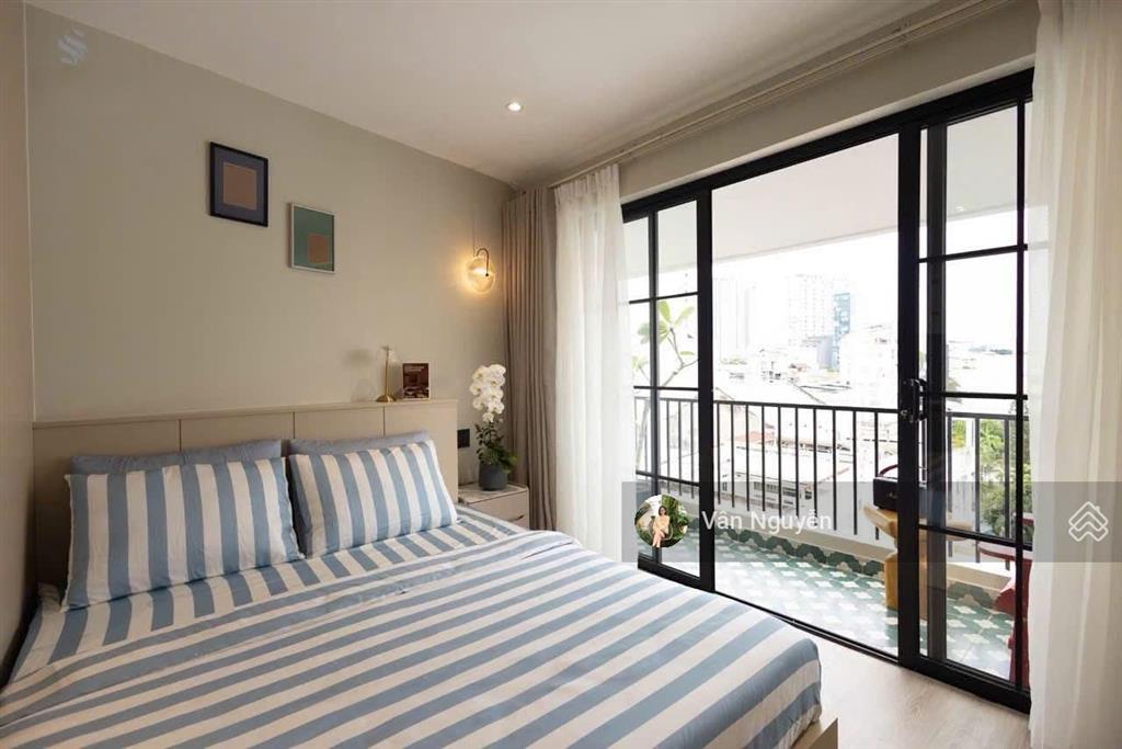 Bán chdv 10 phòng  hđt 960 triệu/n có thang máy ngay sát trần hưng đạo quận 1, 6 tầng
