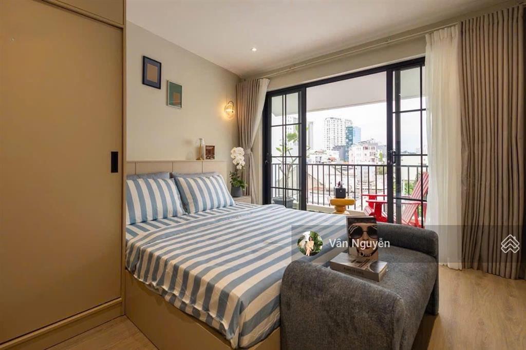 Bán chdv 10 phòng  hđt 960 triệu/n có thang máy ngay sát trần hưng đạo quận 1, 6 tầng
