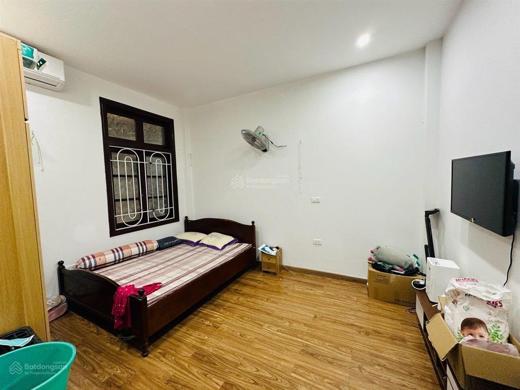 Bán nhà mỹ đình  ô tô đỗ cách 20m  dt 42m2  mt 4,5m  xây 5 tầng  ngõ rộng  sổ vuông đẹp