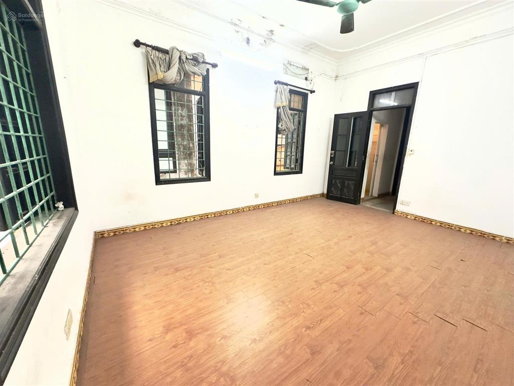 Bán nhà phố kim mã, ba đình  căn góc 50m2 x 4,3m mặt tiền, ngõ 2,5m cách 20m ra mặt phố  sđcc
