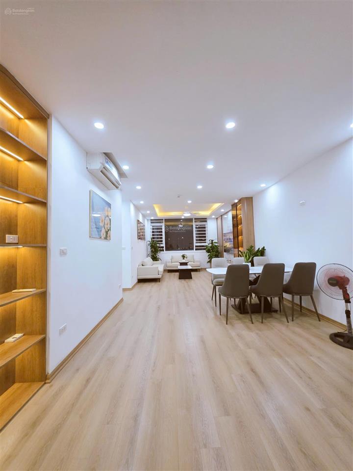 Cần bán căn hộ 108m2, tk 3 ngủ , 2 vệ sinh