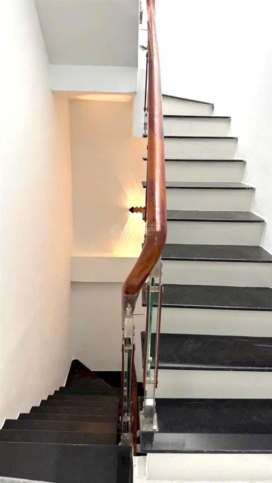 Hàng hiếm  trương thị hoa hẻm kinh doanh thông tứ tung  sát metro ngang đỉnh 5m  60m2  4 tầng