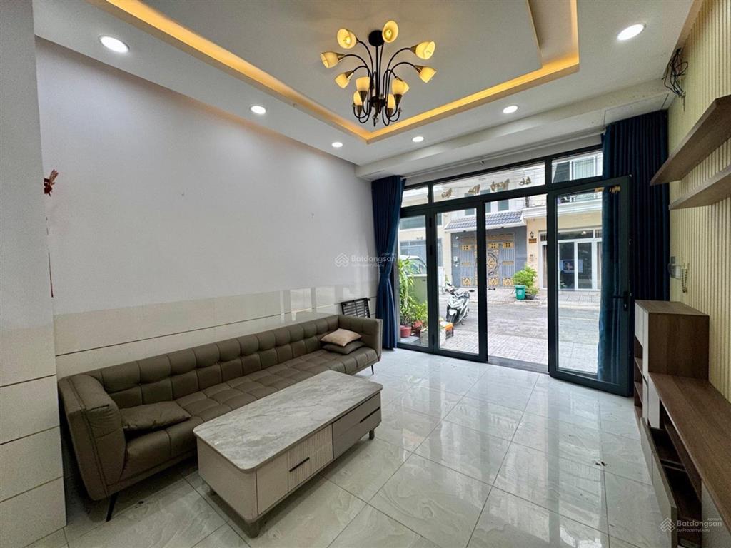Siêu phẩm 3 tầng đường 12m có lềkhu đại gia gần nhà máy bia cách 50m ra mặt tiền lê văn khương 5t