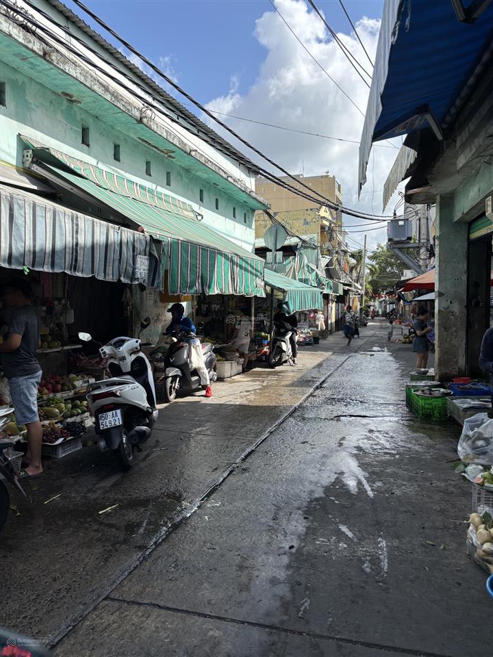 Bán đất tặng nhà ngang lớn ngay chợ đường đông bắc tô ký sát phần mềm quang trung về gò vấp 5phút