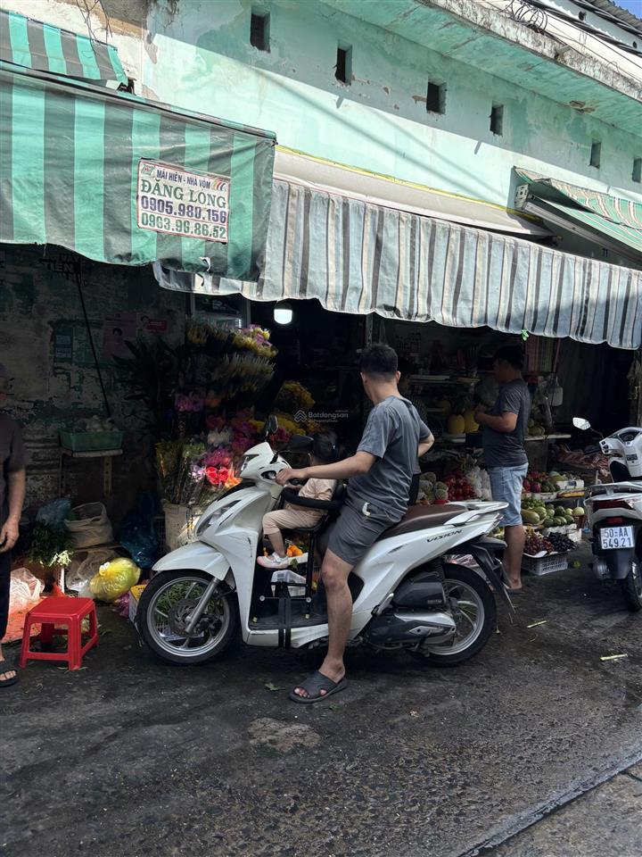 Bán đất tặng nhà ngang lớn ngay chợ đường đông bắc tô ký sát phần mềm quang trung về gò vấp 5phút