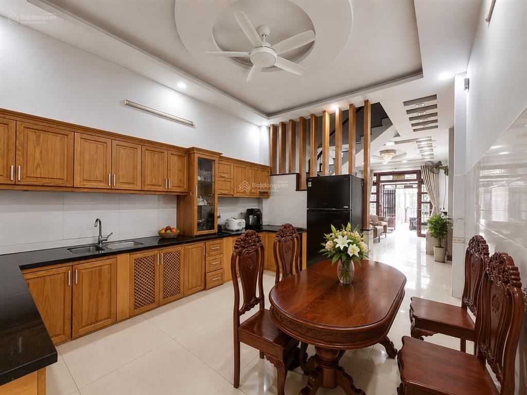 Nhà đẹp kiên cố đường huỳnh thị hai ngay chợ hạt điều hẻm an ninh xe hơi tránh 4.2x22m hơn 6 tỷ