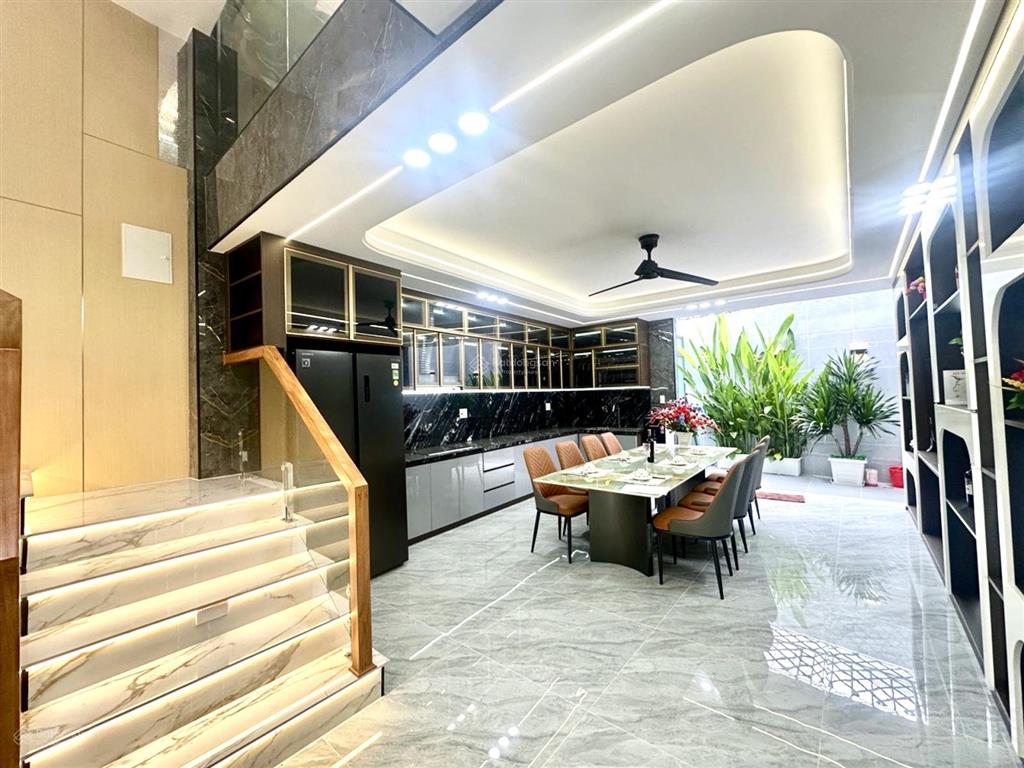 Bán nhà mới 100% 82m2  5 tầng dương thị mười sát bệnh viện q12 5pn ô tô ngủ trong nhà chỉ 7,99 tỷ